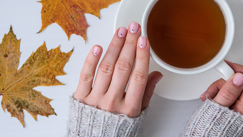Chic Short Nails for the Autumn Season